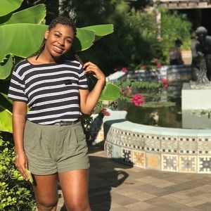 Meet your Posher, Dee